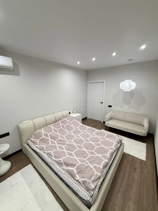 For sale NEW 42 m² modern apartment Darnytskyi district, 5 minutes from