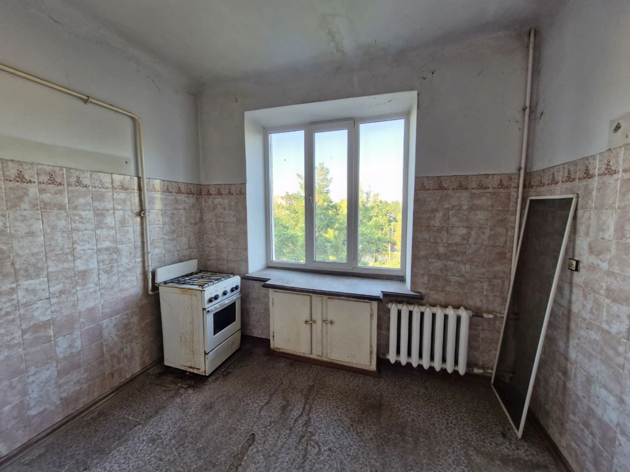 Продажа 2-х комнатной квартиры. Старый дом.