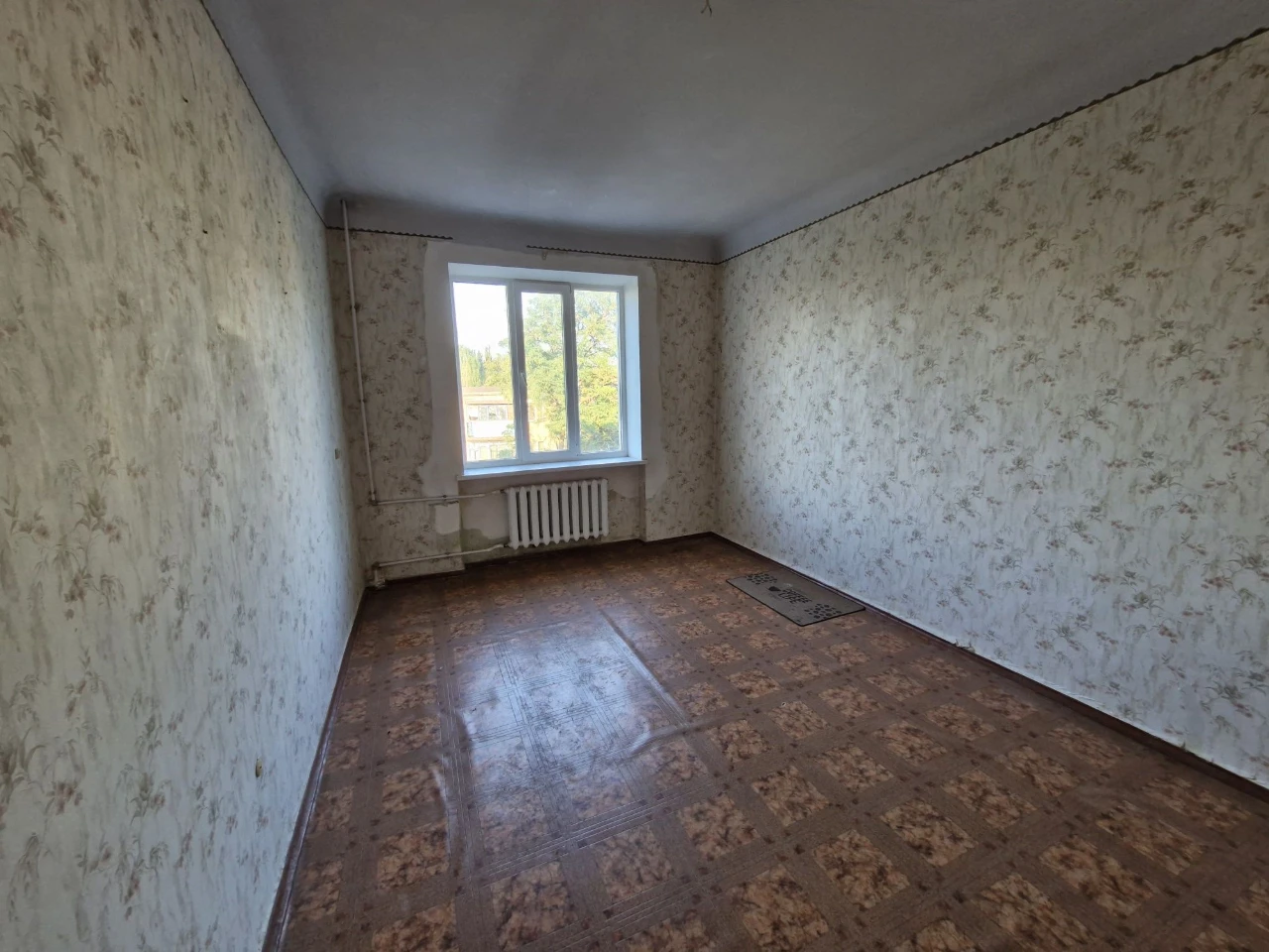 Продажа 2-х комнатной квартиры. Старый дом.