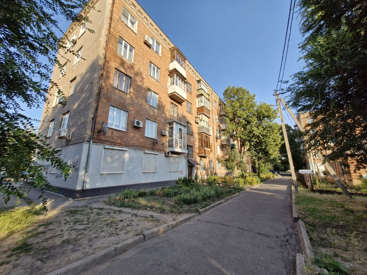 Продажа 2-х комнатной квартиры. Старый дом.