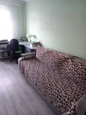 Продається трикімнатна квартира