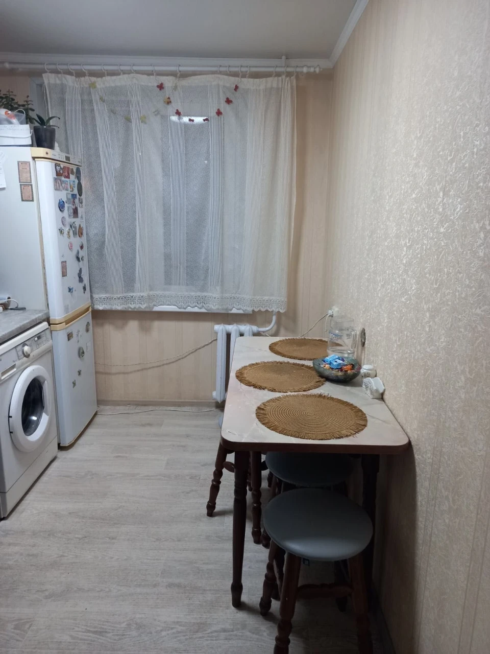 Продається трикімнатна квартира