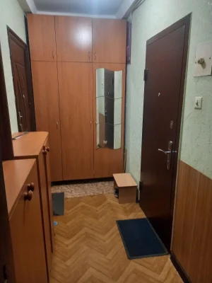 Продається трикімнатна квартира