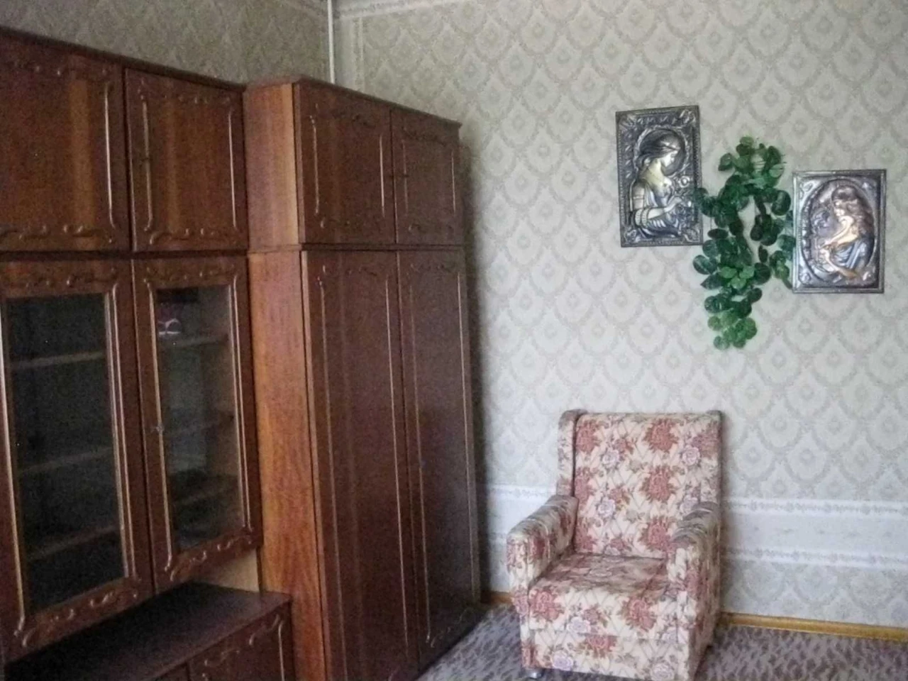Large 4-room apartment near a swimming pool on Sosgorod
