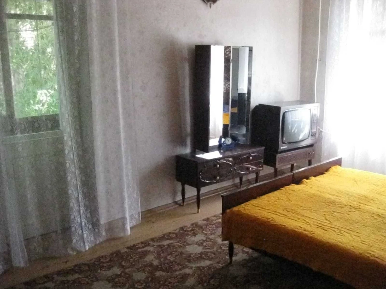 Large 4-room apartment near a swimming pool on Sosgorod