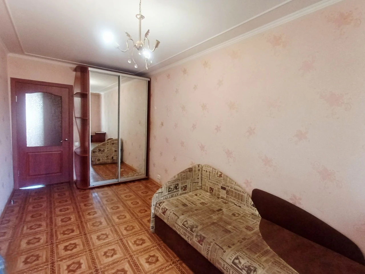 Your COMFORT on Mira Avenue, INDEPENDENT + furniture, come and live
