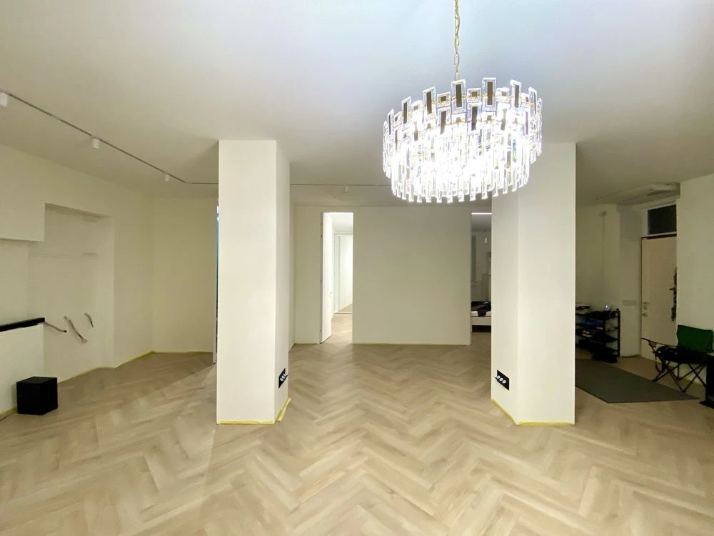Продам квартиру з ремонтом, біля річки, 110,4 м.кв, поряд з