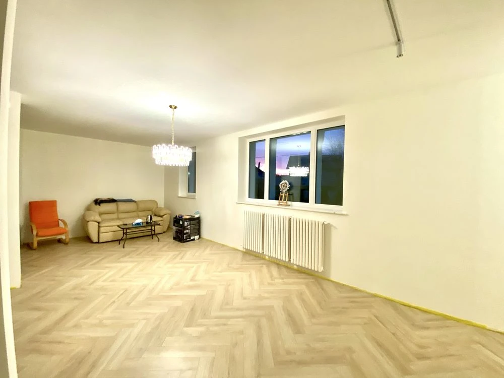 Продам квартиру з ремонтом, біля річки, 110,4 м.кв, поряд з