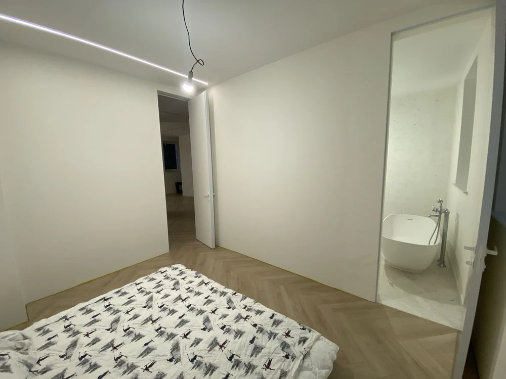 Продам квартиру з ремонтом, біля річки, 110,4 м.кв, поряд з