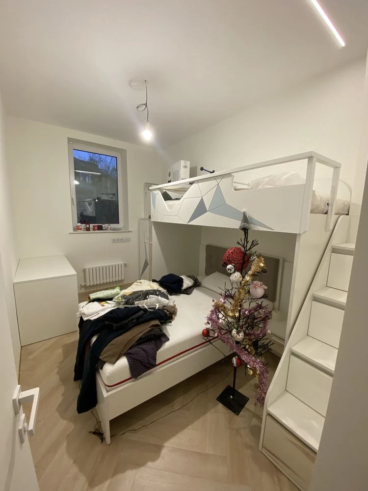 Продам квартиру з ремонтом, біля річки, 110,4 м.кв, поряд з