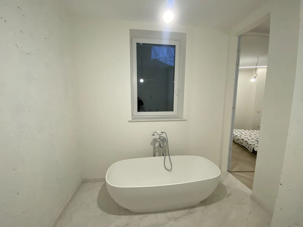 Продам квартиру з ремонтом, біля річки, 110,4 м.кв, поряд з
