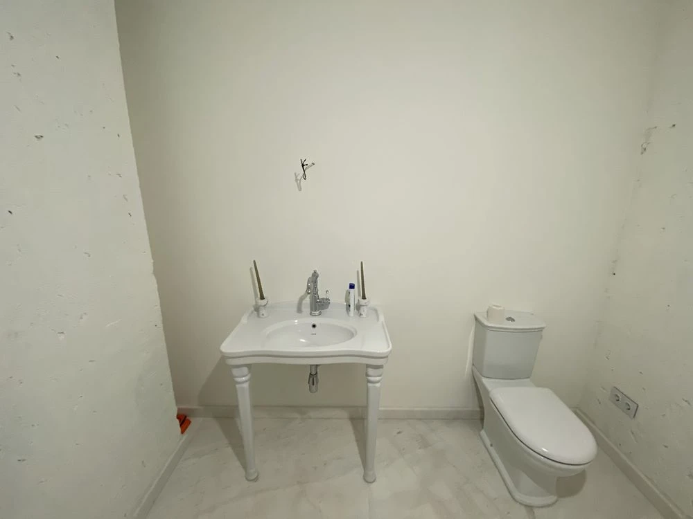 Продам квартиру з ремонтом, біля річки, 110,4 м.кв, поряд з