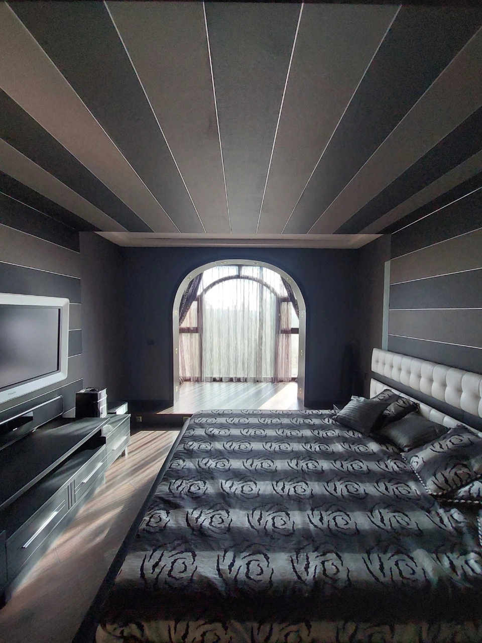 For Sale: 3-room apartment with furniture and appliances.
