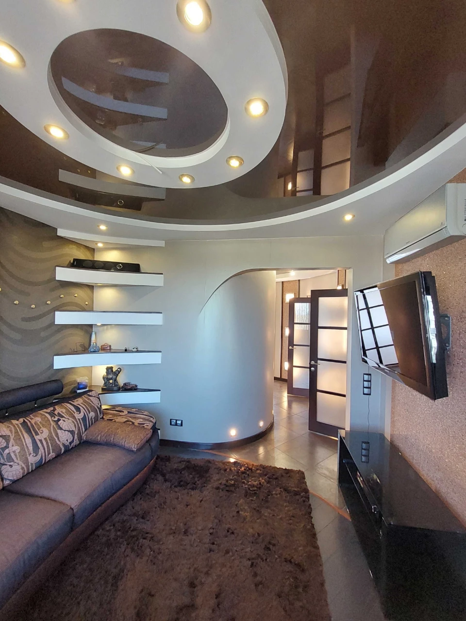 For Sale: 3-room apartment with furniture and appliances.