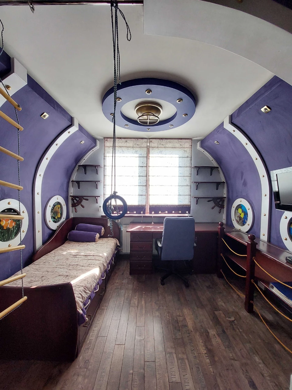 For Sale: 3-room apartment with furniture and appliances.