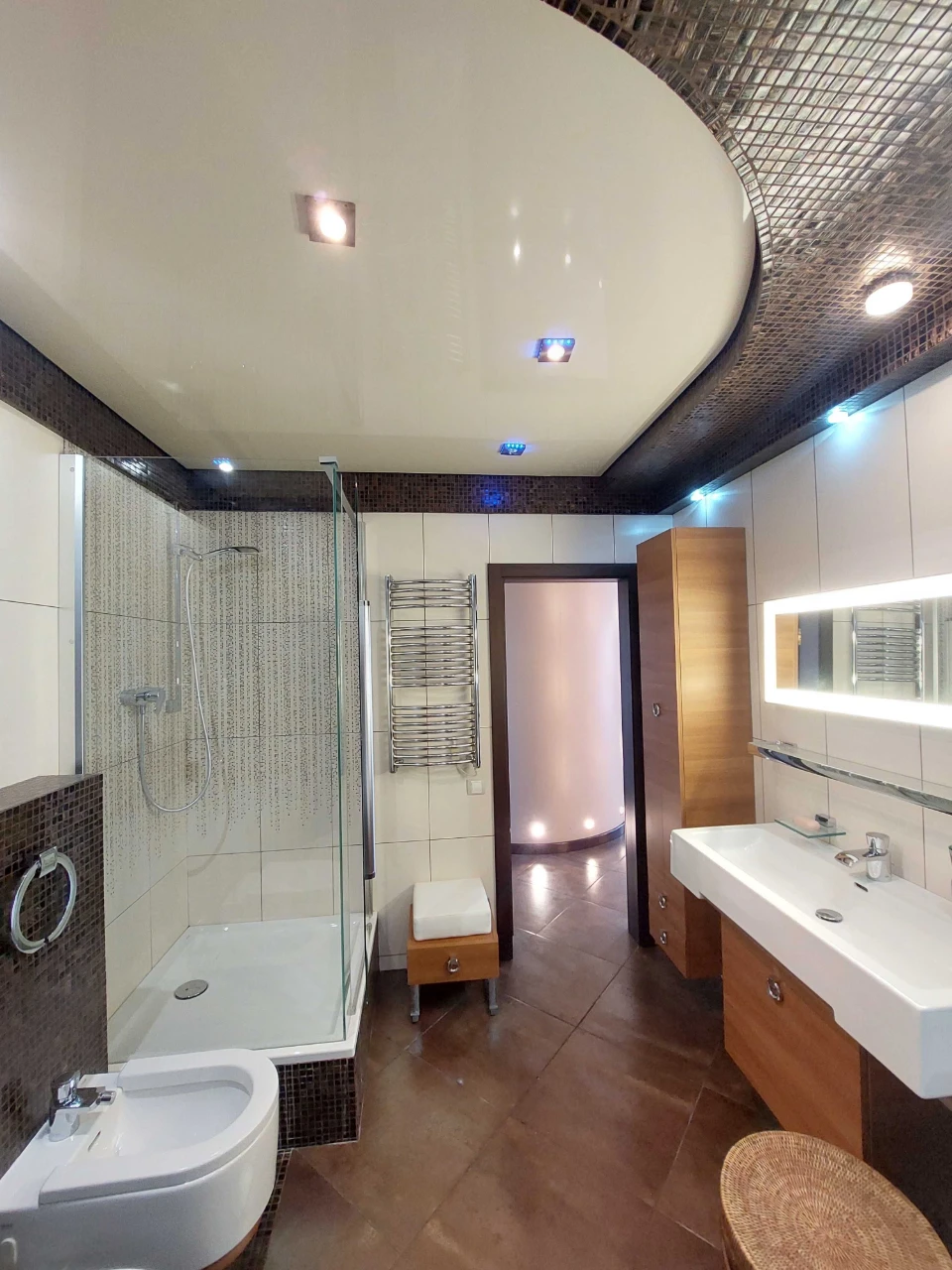 For Sale: 3-room apartment with furniture and appliances.