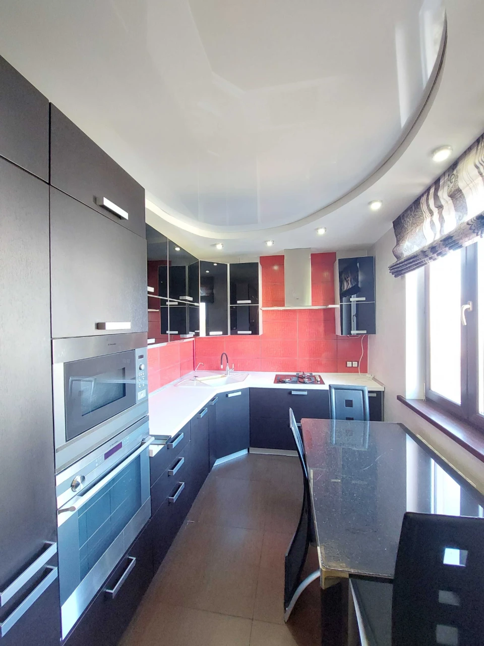 For Sale: 3-room apartment with furniture and appliances.