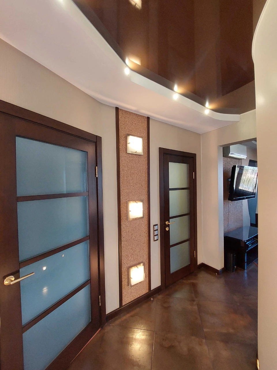 For Sale: 3-room apartment with furniture and appliances.