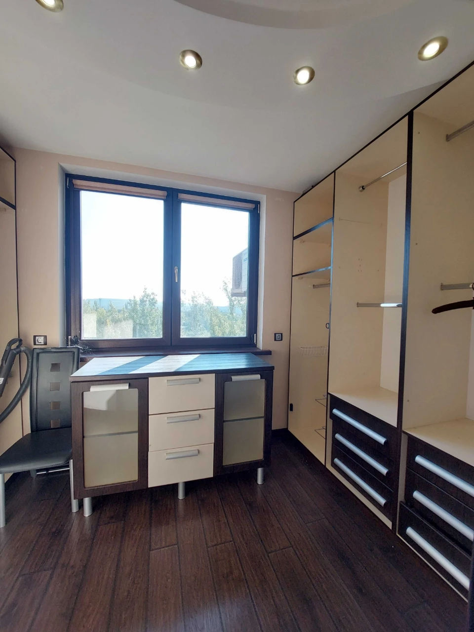 For Sale: 3-room apartment with furniture and appliances.
