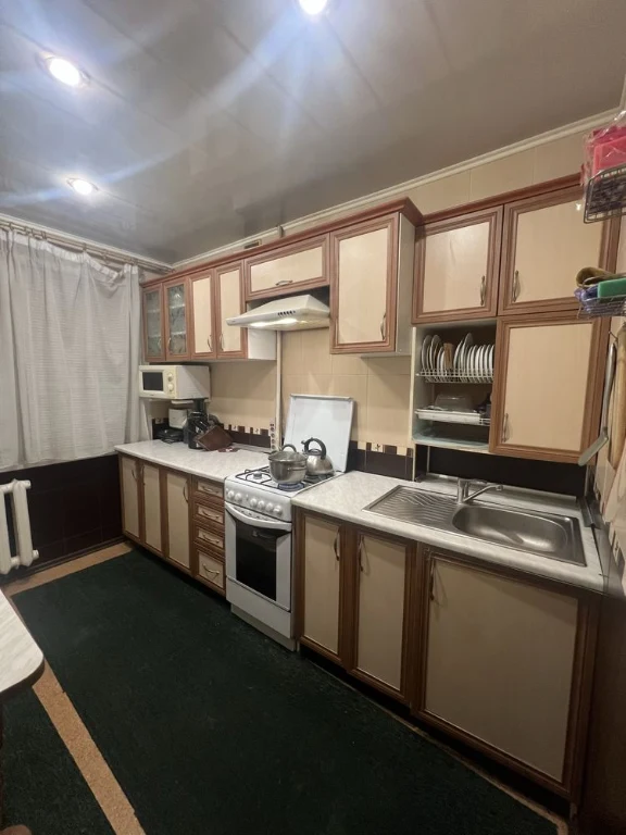 For sale: 3-room apartment at 5 Tupoleva Street.