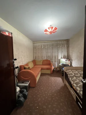 For sale: 3-room apartment at 5 Tupoleva Street.
