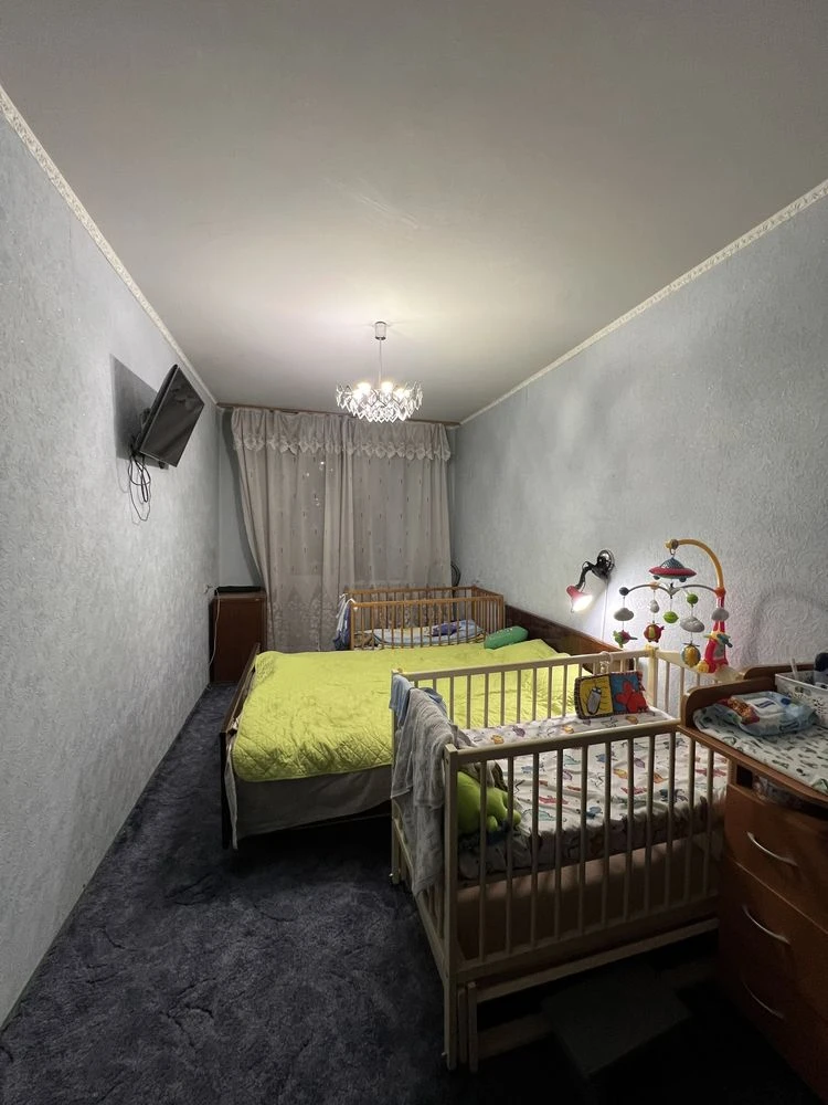 For sale: 3-room apartment at 5 Tupoleva Street.