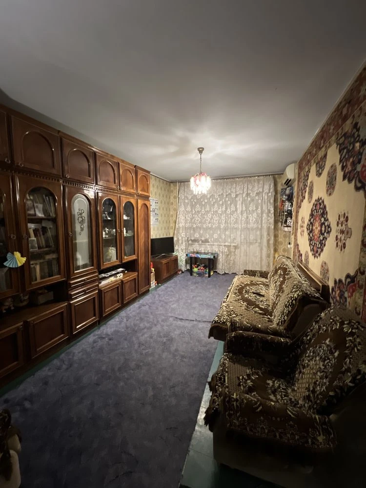 For sale: 3-room apartment at 5 Tupoleva Street.