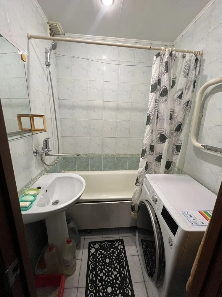 For sale: 3-room apartment at 5 Tupoleva Street.