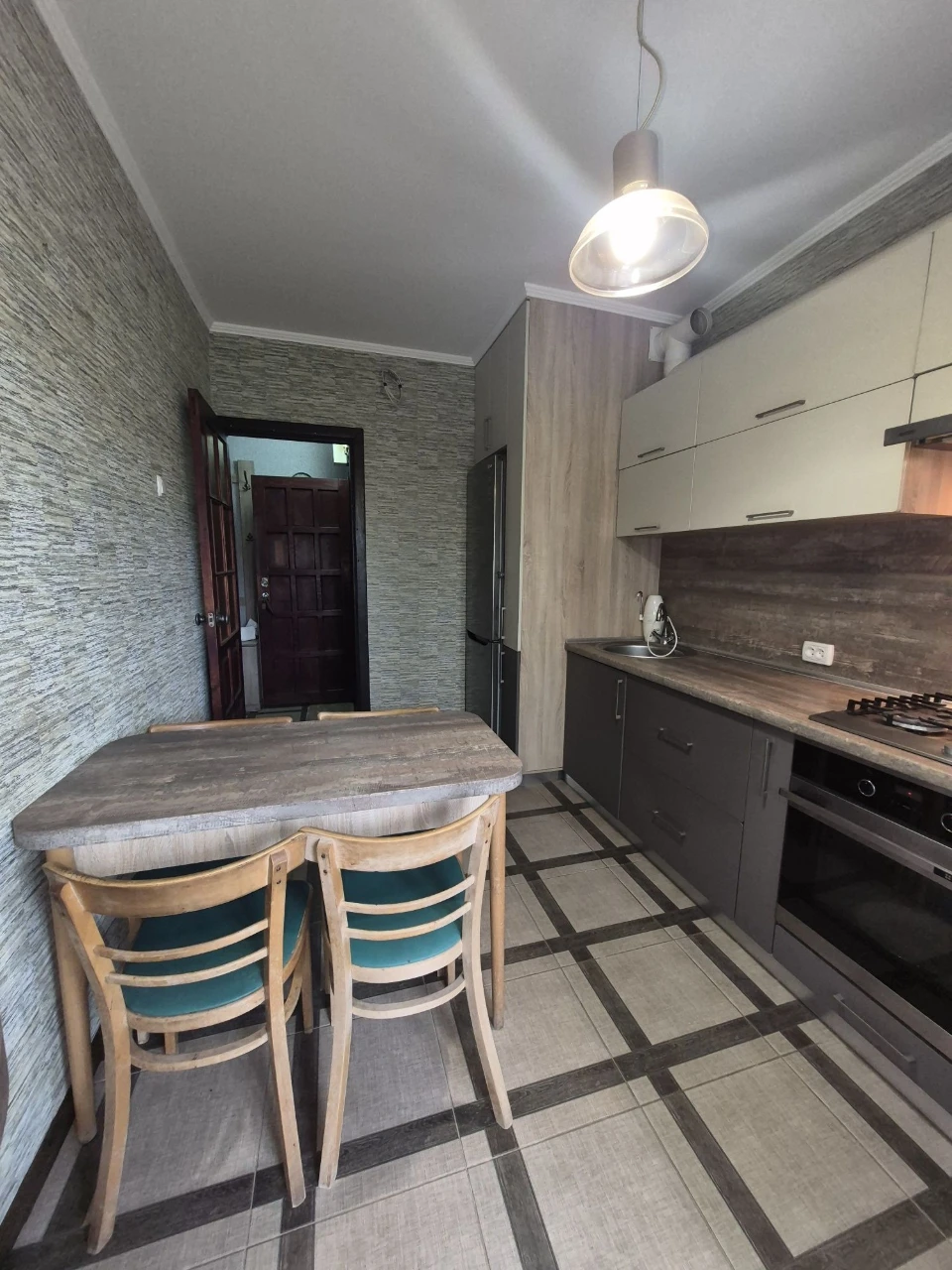 Продам 4х комн квартира у. Саласюка район Индустриальный ряд