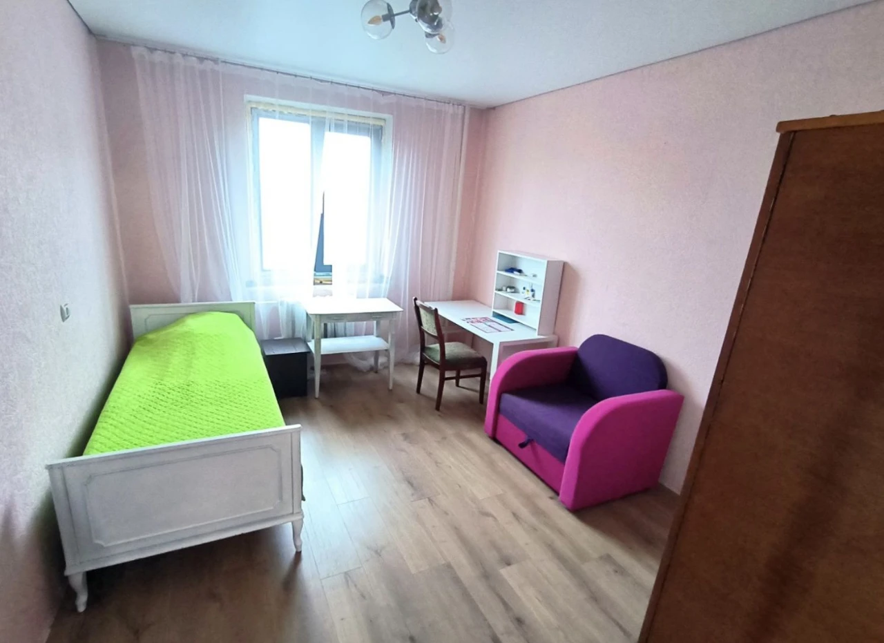 Продам 5 комнатную квартиру
