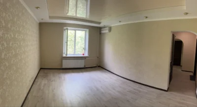 Продается 2-комнатная квартира в районе Металурги.