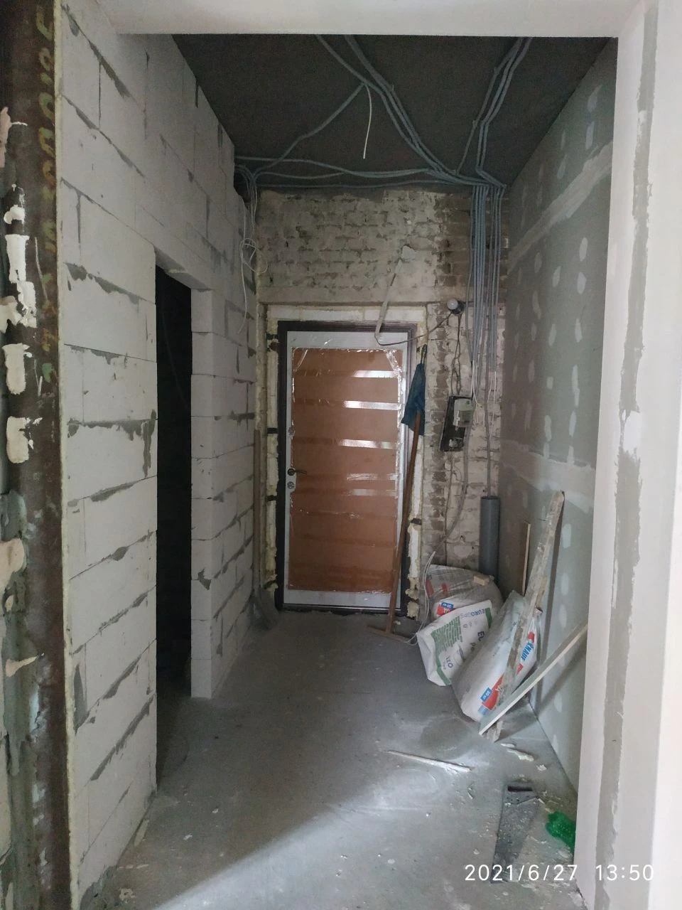 Sale of a 3-room apartment in a quiet area of the "East (Sunrise)" social town.
