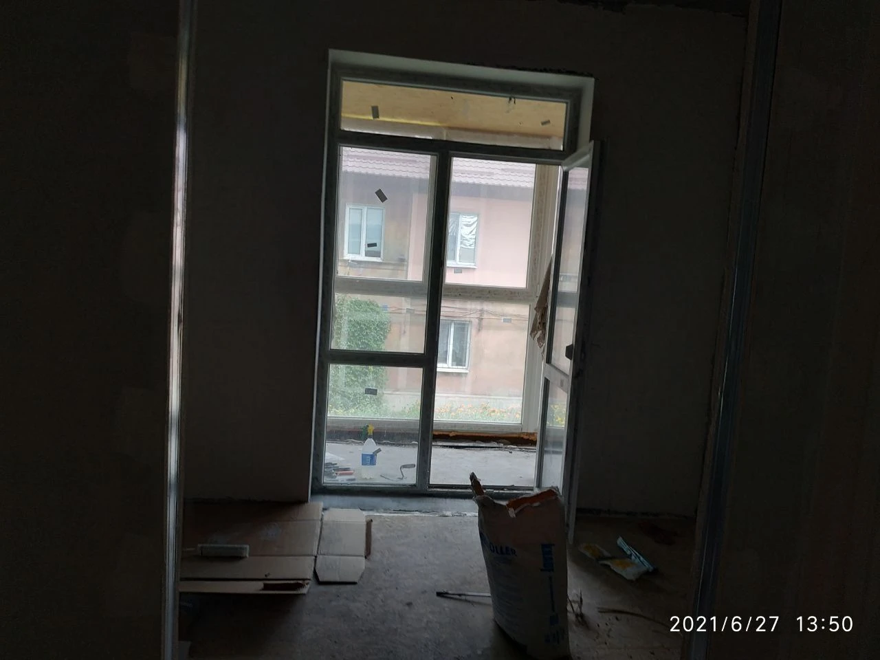 Sale of a 3-room apartment in a quiet area of the "East (Sunrise)" social town.