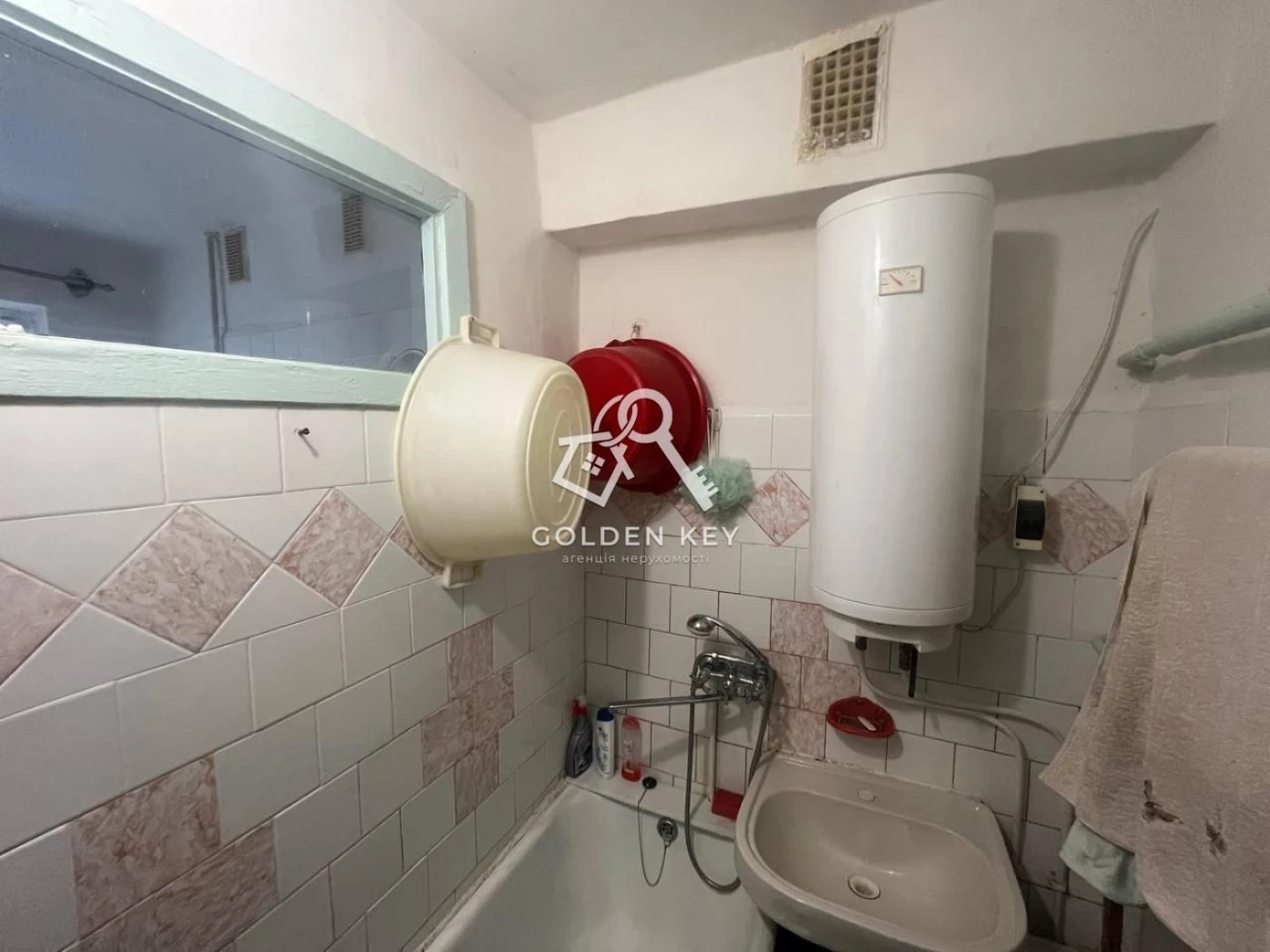 Продаж двокімнатній квартири на вул. Карбишева, 13 (17-й квартал)