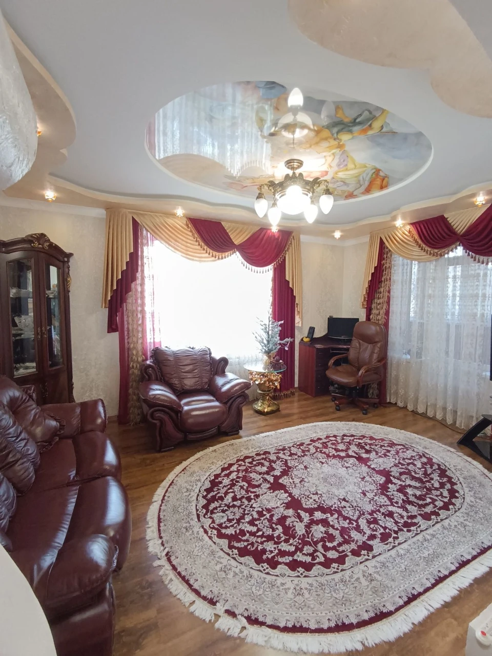Продам Сталинку на проспекте Карла Маркса в историческом цен