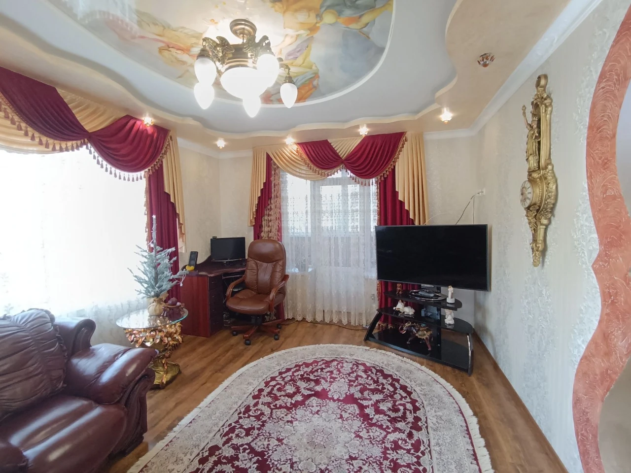 Продам Сталинку на проспекте Карла Маркса в историческом цен