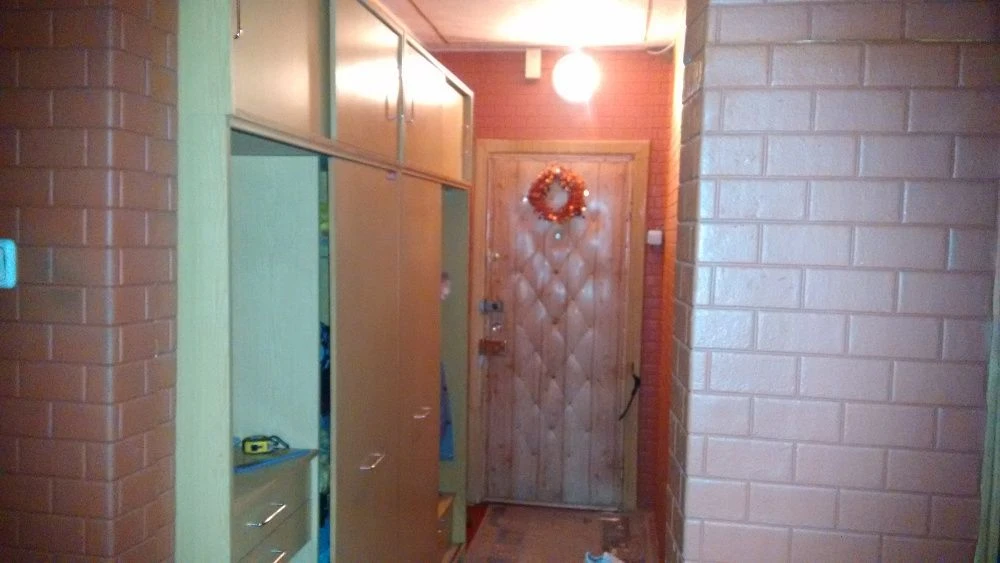 For sale is a 3-room apartment on Artem, Balakina (Pavla Glazo)