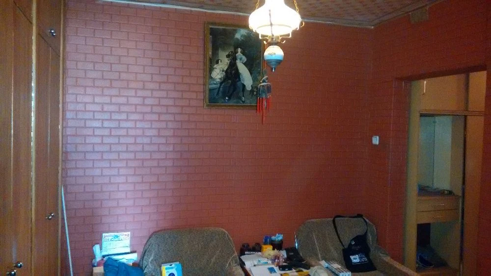 For sale is a 3-room apartment on Artem, Balakina (Pavla Glazo)