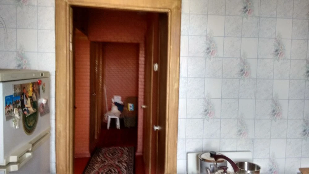 For sale is a 3-room apartment on Artem, Balakina (Pavla Glazo)