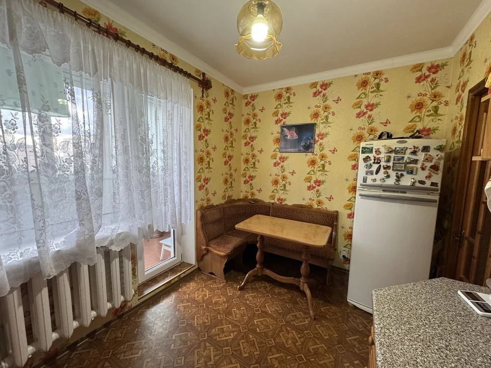Продається 4-кімнатна квартира в центрі м-н Інгулець від власника