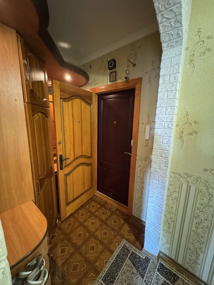 Продається 4-кімнатна квартира в центрі м-н Інгулець від власника
