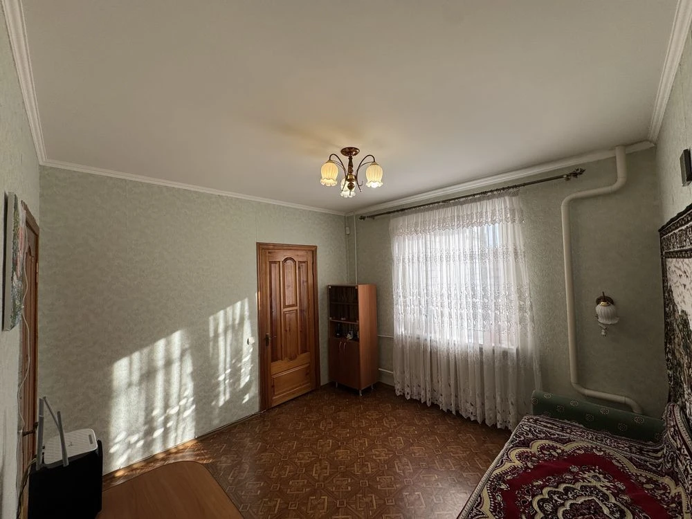Продається 4-кімнатна квартира в центрі м-н Інгулець від власника