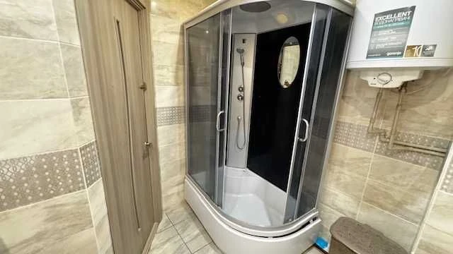 Продається трикімнатна квартира на вулиці Десантна, Зарічний.