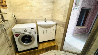 Продається трикімнатна квартира на вулиці Десантна, Зарічний.