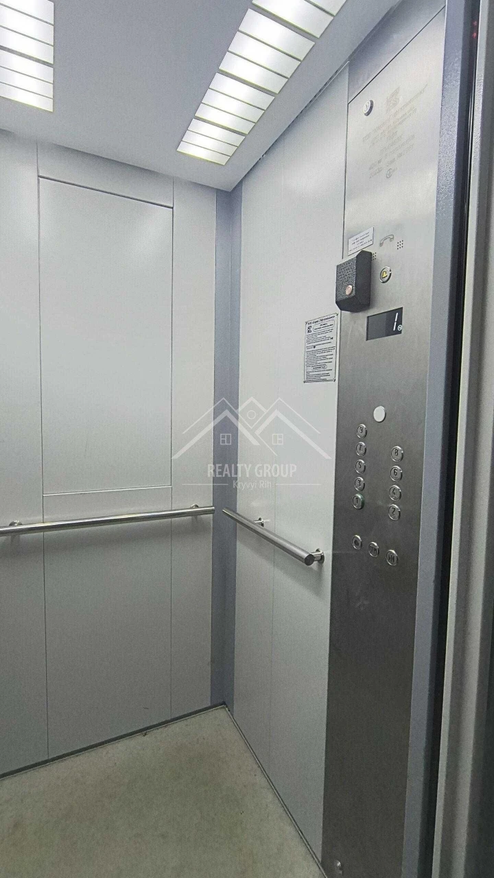 Sale of 2-room apartment on 5 Zarichne