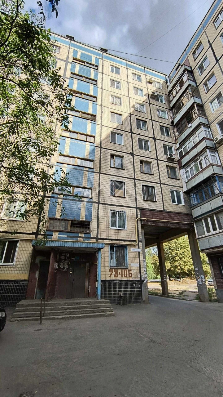 Sale of 2-room apartment on 5 Zarichne