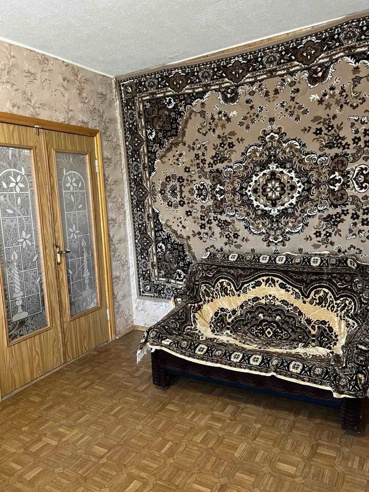 For Sale: 4-room apartment on Yubileyne Street
