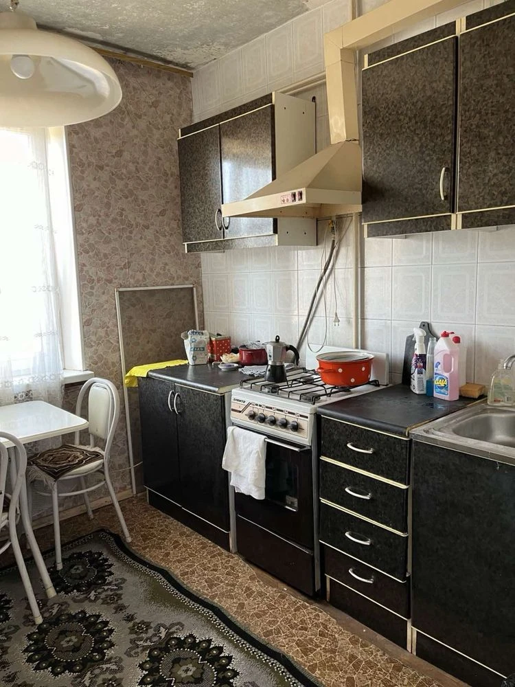 For Sale: 4-room apartment on Yubileyne Street