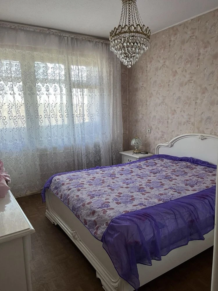 For Sale: 4-room apartment on Yubileyne Street