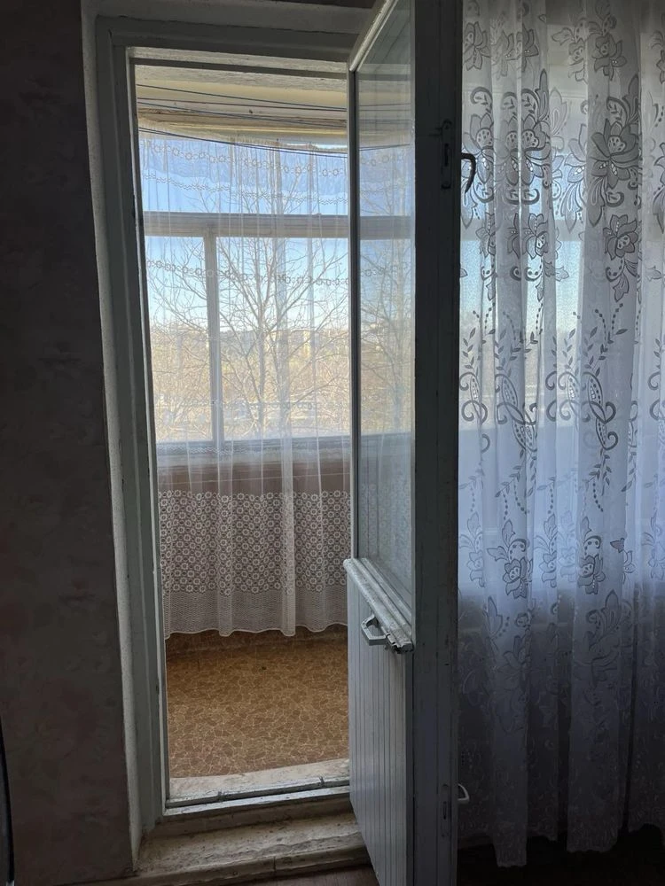 For Sale: 4-room apartment on Yubileyne Street